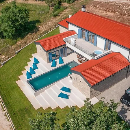 Gorgeous In With Kitchen Holiday home
